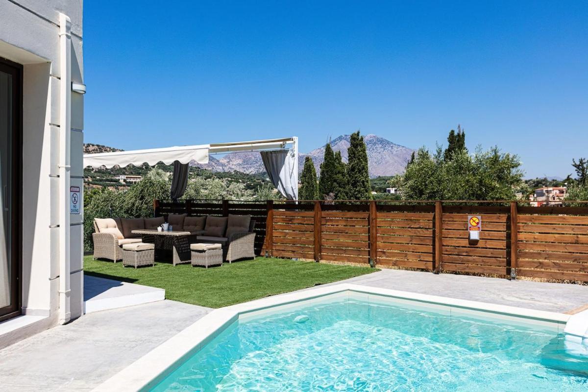 Villa Chnaris - Private Pool And Sauna Πέραμα Εξωτερικό φωτογραφία